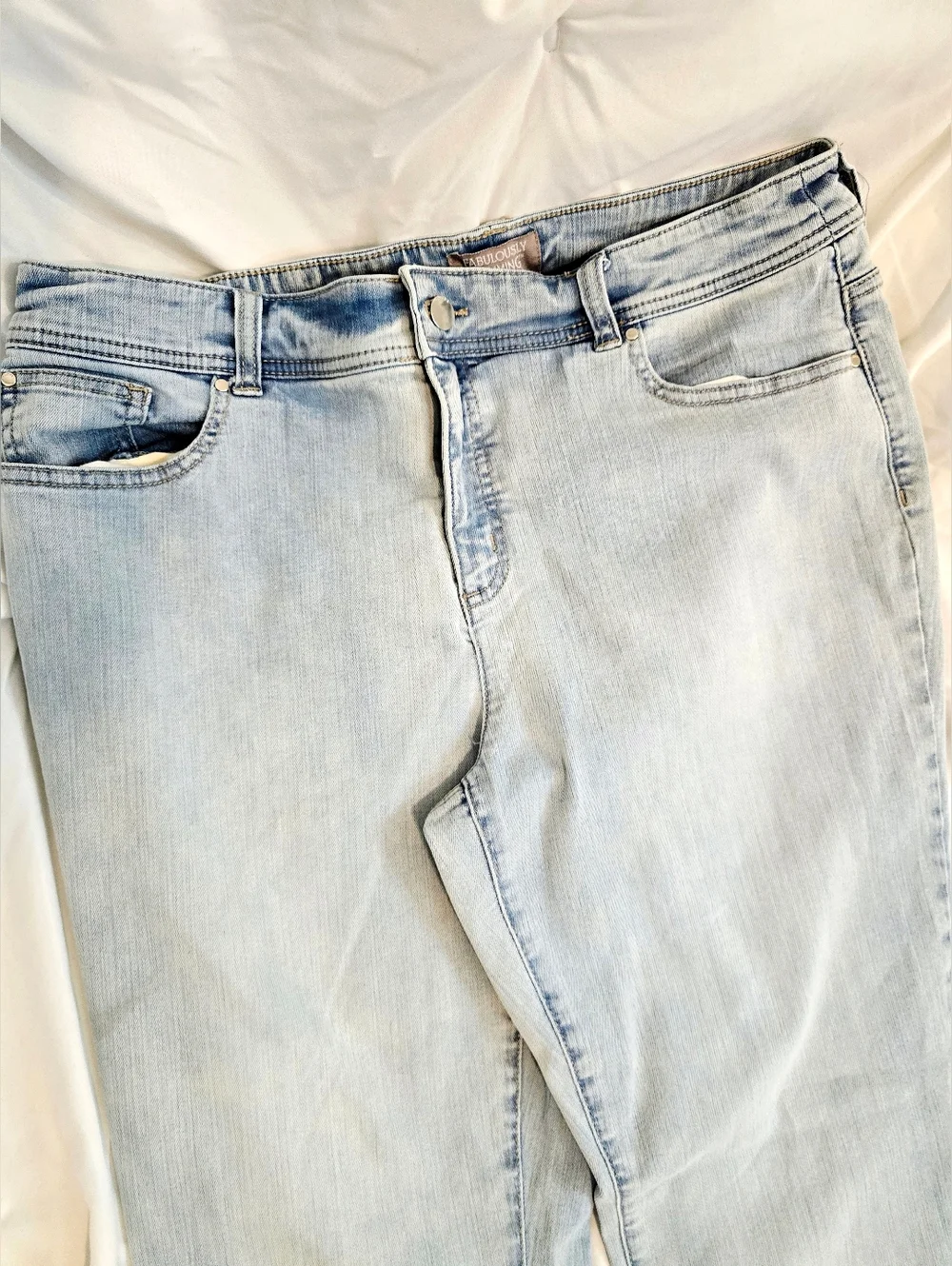 Chicos Fabulously Slimming Jeans 2 Short Light Wash Straight Leg Denim Womens Mi